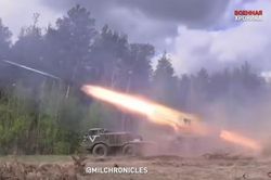 Hình ảnh hiếm về pháo 'cuồng phong' Nga khai hỏa ở Ukraine