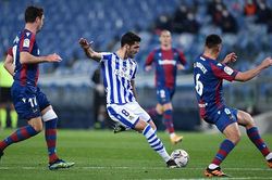 Soi kèo nhà cái Levante vs Sociedad. Nhận định, dự đoán bóng đá La Liga (02h00, 7/5)