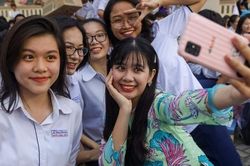 Thầy trò hạnh phúc đến ngôi trường hạnh phúc