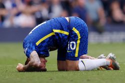 Ông chủ mới ngán ngẩm nhìn Chelsea rơi chiến thắng ở phút 90+7