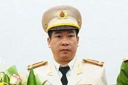 Vợ ông Phùng Anh Lê bị cáo buộc đọc cho nhân chứng viết thư xin lỗi chồng mình
