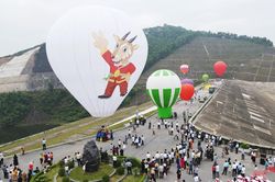 Trình diễn bay khinh khí cầu chào mừng SEA Games 31 tại Vũ Quang