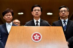 Cựu cảnh sát trở thành trưởng đặc khu Hong Kong