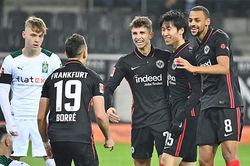 Soi kèo nhà cái Frankfurt vs Gladbach. Nhận định, dự đoán bóng đá Bundesliga (20h30, 8/5)