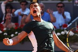 Quật ngã Djokovic, 'Tiểu Nadal' vào chung kết Madrid Open 2022
