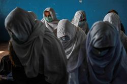 Taliban tháo bỏ 'mặt nạ'