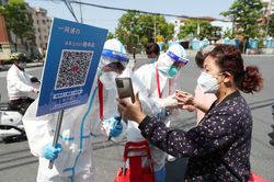 Nghịch lý siết chặt phong tỏa ở Thượng Hải