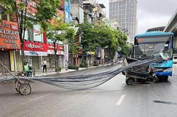 Chủ tịch Hà Nội yêu cầu kiểm tra, xử lý xe tự chế chở hàng cồng kềnh