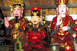 Hoàng đế nào lấy 4 vợ ngoại quốc, nhiều con làm vua nhất sử Việt?