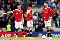Man Utd: Ronaldo được khuyên nên ở lại; HLV Erik ten Hag với kế hoạch tái thiết đội hình và có thể mua Haller