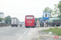 Nguy cơ tai nạn giao thông từ 'bến cóc' trên QL 1 ở Hà Tĩnh