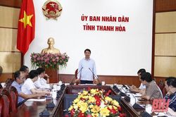 Phó Chủ tịch UBND tỉnh Lê Đức Giang nghe báo cáo tình hình thực hiện Dự án Khu liên hợp xử lý chất thải rắn sinh hoạt TP Thanh Hóa và vùng phụ cận