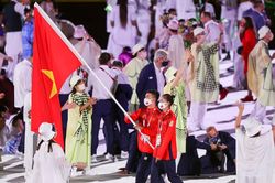 Huy Hoàng thay Thành An cầm cờ tại lễ khai mạc SEA Games