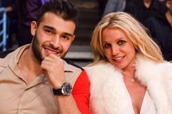 Britney Spears ấn định ngày cưới với tình trẻ?