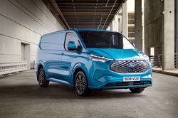 Ford hé lộ loạt thông tin mới về E-Transit Custom 2024 trước khi ra mắt