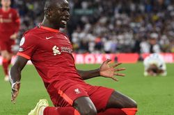 Sadio Mane chạy sang Bayern Munich, fan Liverpool nổi giận