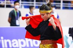Võ sĩ pencak silat Việt Nam ăn mừng hụt HCV SEA Games