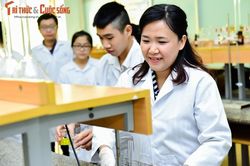 PGS.TS Hồ Thị Thanh Vân: 'Phụ nữ làm khoa học rất nhiều áp lực'