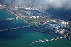 Trung Quốc giảm nhập khẩu dầu Iran, tăng mua dầu giá rẻ của Nga
