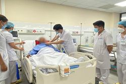 Đun lá ngón uống vì nghĩ là lá cây beo, cả gia đình đi cấp cứu