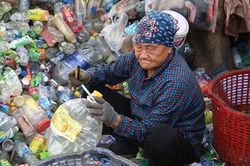 Công nghiệp tái chế: Gần nửa thế kỷ vẫn còn 'non trẻ'