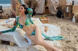 Lâu lắm mới khoe ảnh diện bikini, Hoa hậu Lương Thùy Linh đẹp xuất sắc với đôi chân 'cực phẩm'