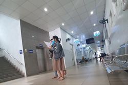 Khoa Khám bệnh 'qua mặt' phần mềm quản lý: Ai chịu trách nhiệm?