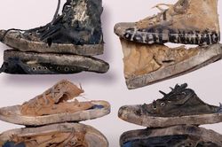 Giày rách tả tơi giá hơn 42 triệu đồng: Balenciaga đang làm gì vậy?