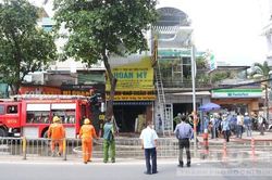 TPHCM: Cháy nhà đối diện UBND phường, nhiều tài sản bị thiêu rụi