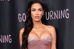 Megan Fox gợi cảm