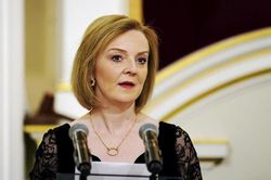 Anh kêu gọi gia hạn lệnh trừng phạt Nga, gói viện trợ Mỹ dành cho Ukraine bị chặn