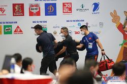 Võ sĩ Việt Nam đau lịm trên sàn đấu SEA Games 31