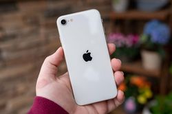 iPhone SE 2022 giảm giá sốc ngay khi lên kệ khiến iFan háo hức