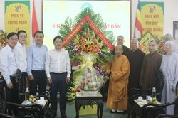 Chính trị - Xã hội Theo dòng thời sự Bí thư thứ nhất Trung ương Đoàn thăm, chúc mừng Ban Trị sự Giáo hội Phật giáo Việt Nam tỉnh