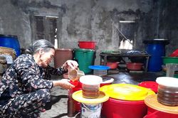 Những người giữ nghề mắm, ruốc truyền thống