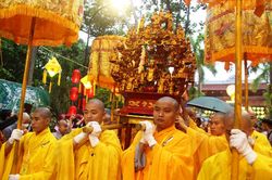 Văn hóa - Nghệ thuật Thông tin văn hóa Đội mưa xem lễ rước Phật