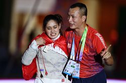 Nữ VĐV mới sinh con, khóc khi lần đầu giành HCV đấu kiếm ở SEA Games