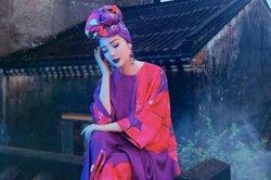 Chấn chỉnh hình ảnh phản cảm hoa hậu Giáng My ngồi trên nóc nhà cổ Hội An