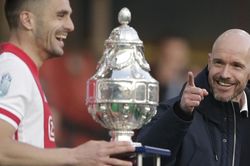 Erik ten Hag đại náo MU ngày hạ màn Premier League