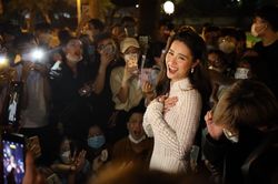 Được fan nam tỏ tình khi xuất hiện sau ồn ào, Đông Nhi có phản ứng ra sao?