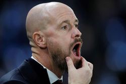 Ten Hag bỏ kỳ nghỉ để tới MU nhận nhiệm vụ