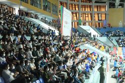 Bắc Giang bùng nổ khi hàng ngàn người kéo nhau đi xem cầu lông SEA Games 31