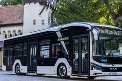 Xe buýt điện của Đức thực hiện hành trình 2.500 km qua 8 nước châu Âu