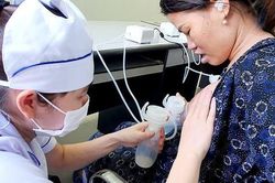 Trẻ sinh non, nhẹ cân vẫn có sữa mẹ