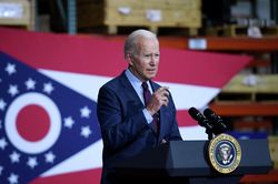 Kinh tế Mỹ khó khăn, tín nhiệm của Tổng thống Biden giảm kỷ lục
