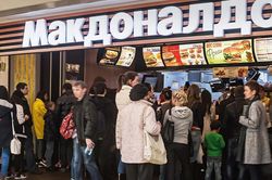 McDonald's rút khỏi Nga sau 32 năm