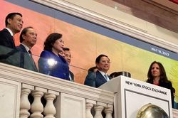 Thủ tướng tham quan sàn giao dịch chứng khoán New York