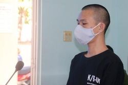 Tài xế dùng xe múc đập nát hai ô tô có người bên trong lĩnh án 2 năm 6 tháng tù