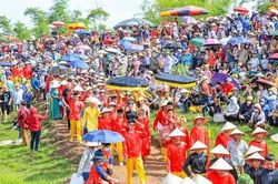 Tái hiện Thánh Gióng đánh giặc Ân ở Lễ hội Gióng