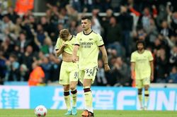 Thua thảm Newcastle, Arsenal dâng vé C1 cho Tottenham
